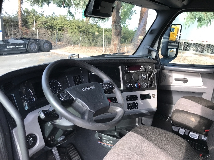Used 2022 Freightliner Cascadia - photo 12