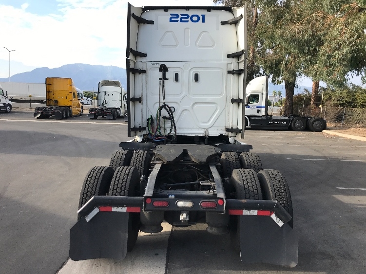 Used 2022 Freightliner Cascadia - photo 8