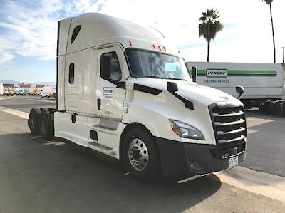 Used 2022 Freightliner Cascadia Detroit DD15AT Semi Truck with Sleeper Cab for sale #224428 - photo 1