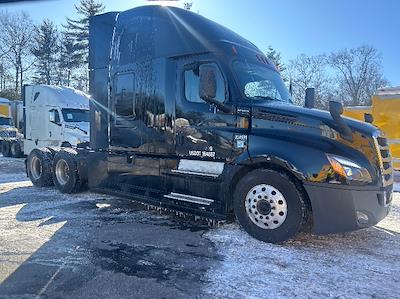 Used 2019 Freightliner Cascadia Detroit DD15AT Semi Truck with Sleeper Cab for sale #224591 - photo 1