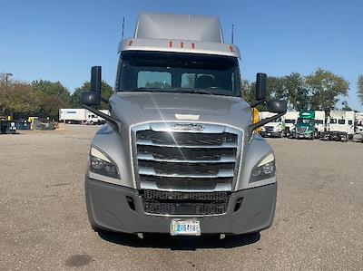 Used 2019 Freightliner Cascadia Detroit DD15AT Semi Truck for sale #224784 - photo 2