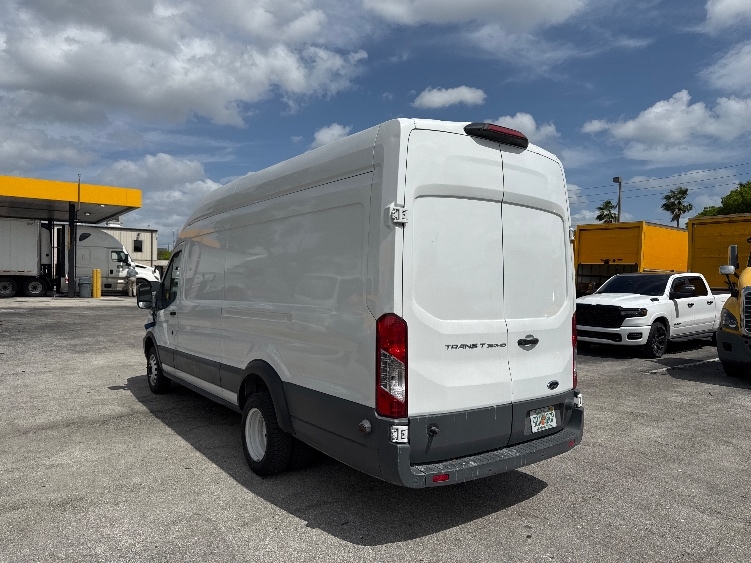 Used 2018 Ford Transit 350 HD - photo 8