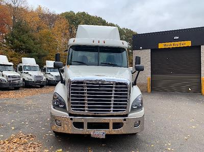 Used 2019 Freightliner Cascadia Detroit DD15AT Semi Truck for sale #224892 - photo 2
