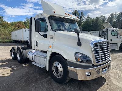 Used 2019 Freightliner Cascadia - photo 1
