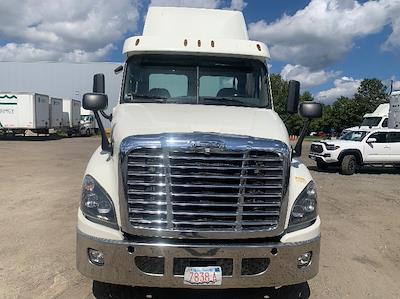 Used 2019 Freightliner Cascadia Detroit DD15AT Semi Truck for sale #224894 - photo 2