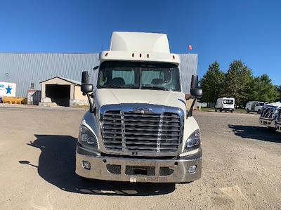 Used 2019 Freightliner Cascadia Detroit DD15AT Semi Truck for sale #224896 - photo 2