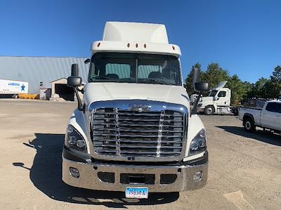 Used 2019 Freightliner Cascadia Detroit DD15AT Semi Truck for sale #224897 - photo 2