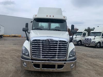 Used 2019 Freightliner Cascadia Detroit DD15AT Semi Truck for sale #224899 - photo 2