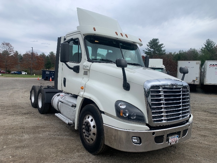 Used 2019 Freightliner Cascadia - photo 1