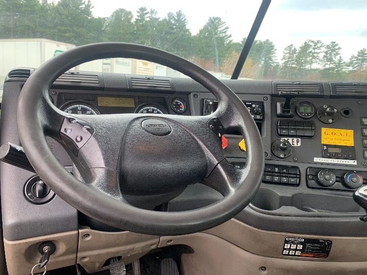 Used 2019 Freightliner Cascadia - photo 13