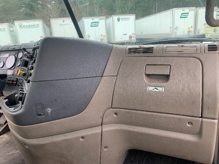 Used 2019 Freightliner Cascadia - photo 15