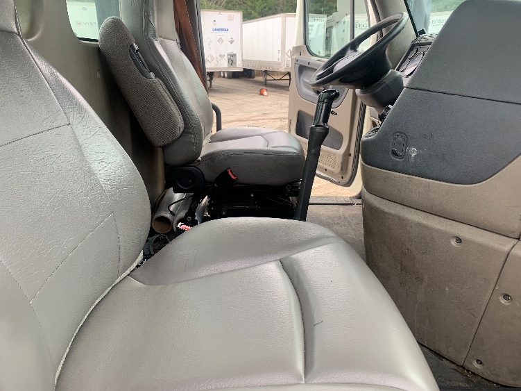 Used 2019 Freightliner Cascadia - photo 16