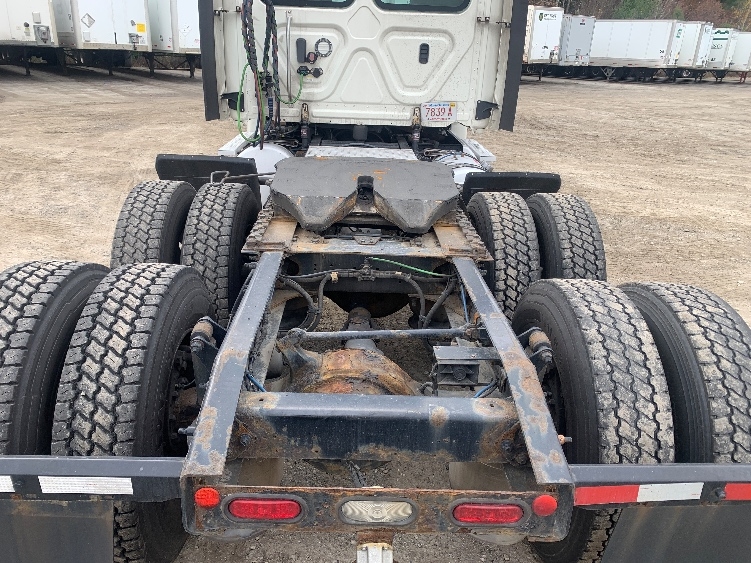Used 2019 Freightliner Cascadia - photo 8