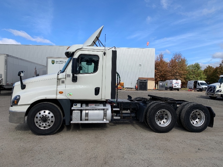 Used 2019 Freightliner Cascadia - photo 6