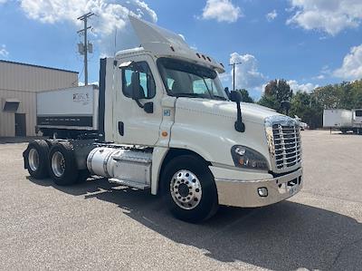 Used 2019 Freightliner Cascadia Detroit DD15AT Semi Truck for sale #224909 - photo 1