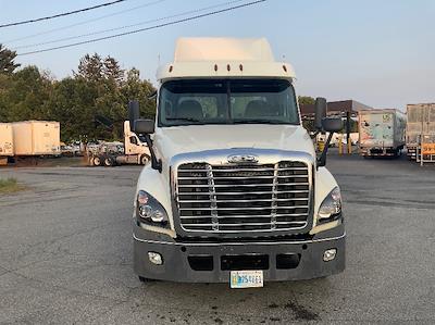 Used 2019 Freightliner Cascadia Detroit DD15AT Semi Truck for sale #224911 - photo 2