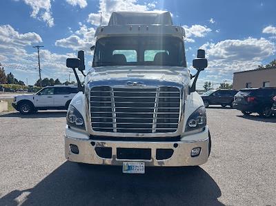 Used 2019 Freightliner Cascadia Detroit DD15AT Semi Truck for sale #224914 - photo 2