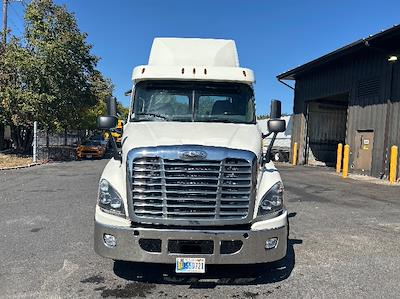 Used 2019 Freightliner Cascadia Detroit DD15AT Semi Truck for sale #224915 - photo 2