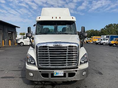 Used 2019 Freightliner Cascadia Detroit DD15AT Semi Truck for sale #224916 - photo 2