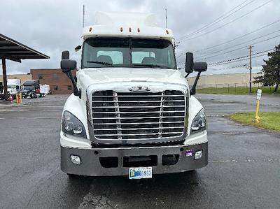 Used 2019 Freightliner Cascadia Detroit DD15AT Semi Truck for sale #224918 - photo 2