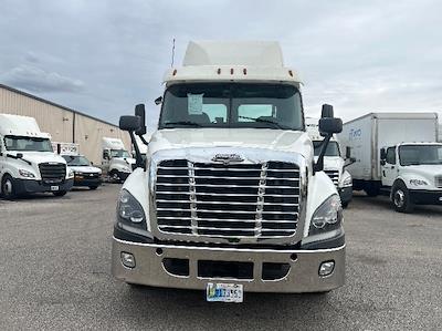 Used 2019 Freightliner Cascadia Detroit DD15AT Semi Truck for sale #224920 - photo 2