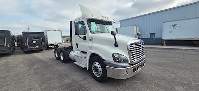 Used 2019 Freightliner Cascadia - photo 1