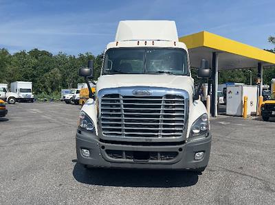 Used 2019 Freightliner Cascadia - photo 1