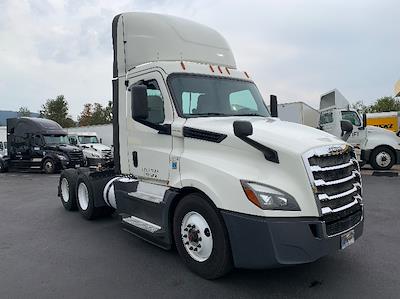 Used 2019 Freightliner Cascadia Detroit DD15AT Semi Truck for sale #225695 - photo 1