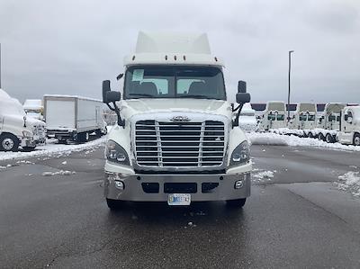 Used 2019 Freightliner Cascadia Detroit DD15AT Semi Truck for sale #225706 - photo 2