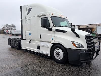 Used 2023 Freightliner Cascadia - photo 1