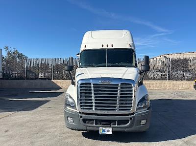 Used 2019 Freightliner Cascadia Detroit DD15AT Semi Truck with Sleeper Cab for sale #226777 - photo 2
