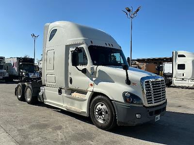 Used 2019 Freightliner Cascadia Detroit DD15AT Semi Truck with Sleeper Cab for sale #226781 - photo 1