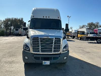 Used 2019 Freightliner Cascadia Detroit DD15AT Semi Truck with Sleeper Cab for sale #226781 - photo 2