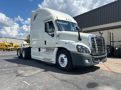 Used 2019 Freightliner Cascadia Detroit DD15AT Semi Truck with Sleeper Cab for sale #226791 - photo 1