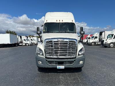 Used 2019 Freightliner Cascadia Detroit DD15AT Semi Truck with Sleeper Cab for sale #226796 - photo 2