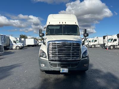 Used 2019 Freightliner Cascadia Detroit DD15AT Semi Truck with Sleeper Cab for sale #226797 - photo 2