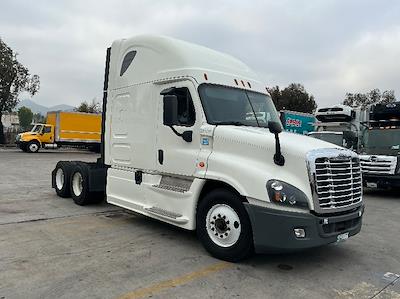 Used 2019 Freightliner Cascadia Detroit DD15AT Semi Truck with Sleeper Cab for sale #226798 - photo 1