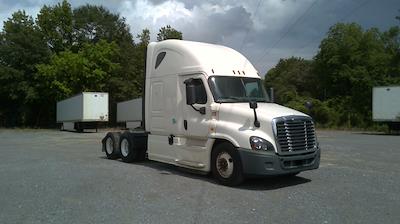Used 2019 Freightliner Cascadia Detroit DD15AT Semi Truck with Sleeper Cab for sale #227528 - photo 1