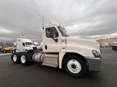 Used 2019 Freightliner Cascadia - photo 1