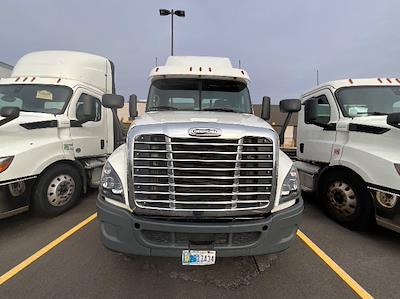 Used 2019 Freightliner Cascadia - photo 1