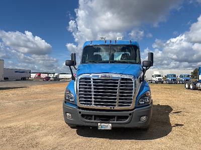 Used 2019 Freightliner Cascadia Detroit DD15AT Semi Truck for sale #227556 - photo 2