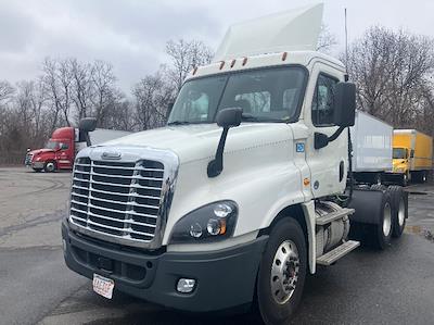 Used 2019 Freightliner Cascadia - photo 1