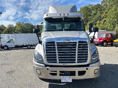 Used 2019 Freightliner Cascadia Detroit DD13 Semi Truck for sale #227868 - photo 2