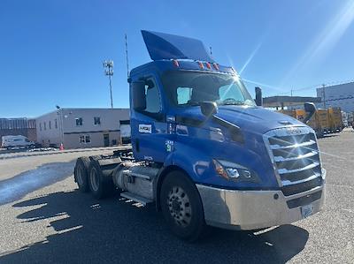 Used 2019 Freightliner Cascadia - photo 1