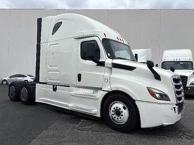 Used 2019 Freightliner Cascadia Detroit DD15AT Semi Truck with Sleeper Cab for sale #228182 - photo 1