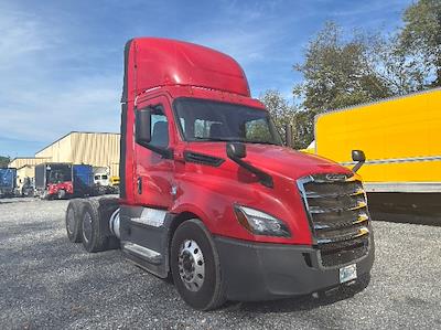 Used 2019 Freightliner Cascadia - photo 1