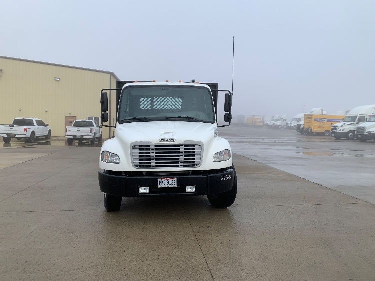 Used 2019 Freightliner M2 106 - photo 2