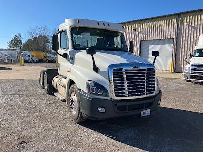 Used 2019 Freightliner Cascadia - photo 1