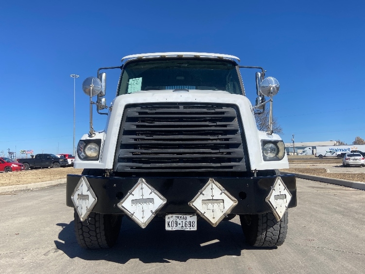 Used 2019 Freightliner 114SD - photo 2