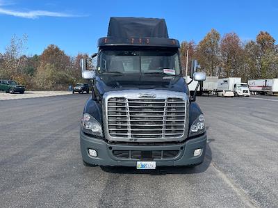 Used 2019 Freightliner Cascadia Detroit DD15AT Semi Truck for sale #228866 - photo 2